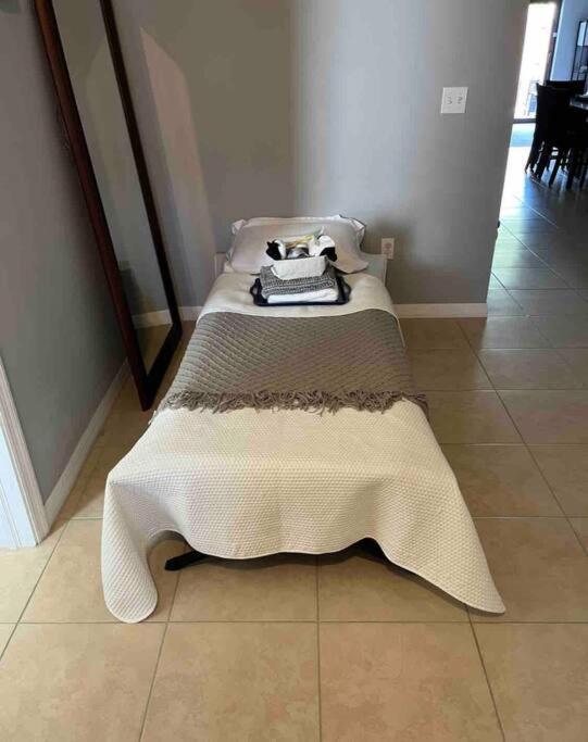 Debbie'S 3-Bedroom Apartment In A Duplex Cape Coral Esterno foto
